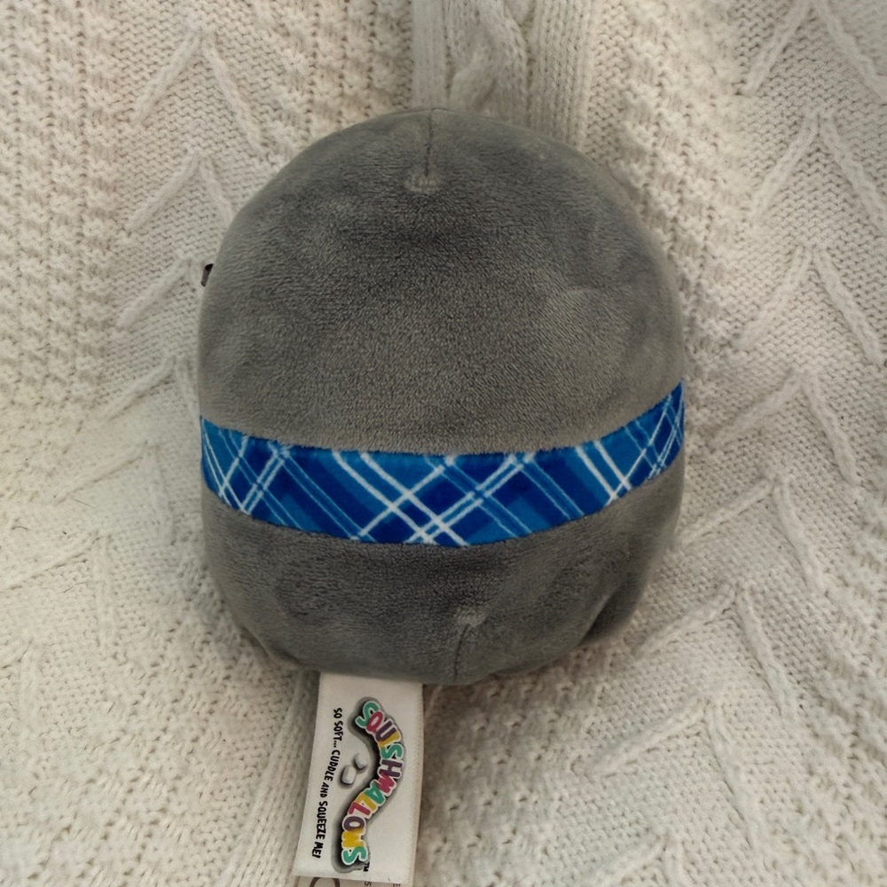 Jen the Penguin 5” Stuffed Plush - Picture 2 of 2
